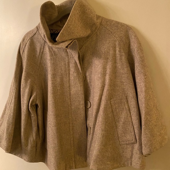 Capelet - Picture 1 of 6